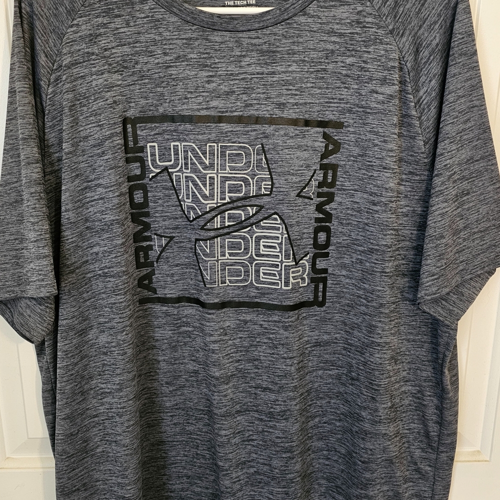 Under Armour Men's Gray T-Shirt